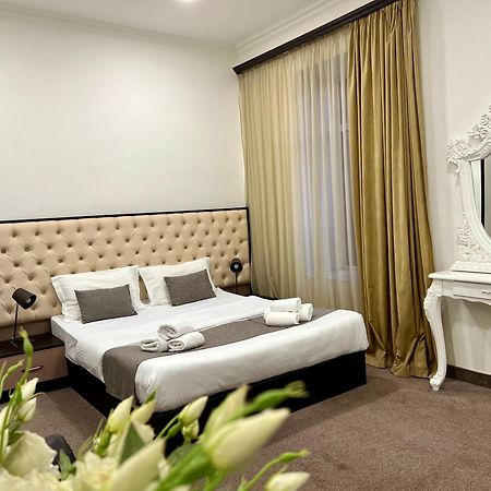 Yvn Tumanyan Apart-Hotel Jerevan Buitenkant foto