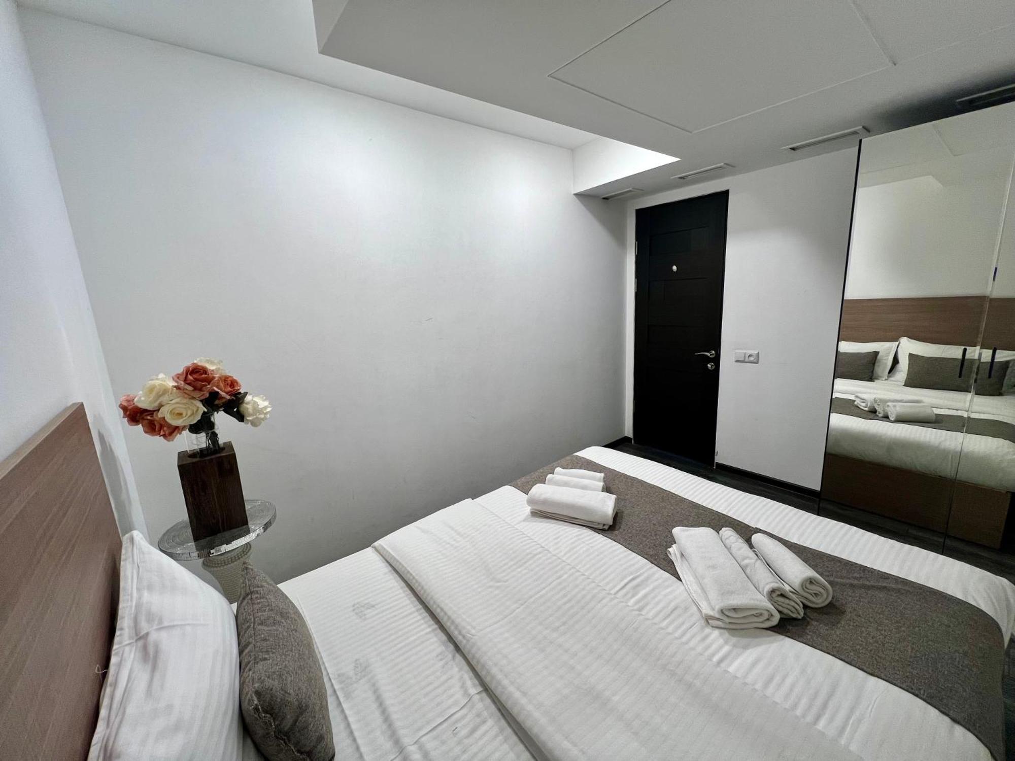 Yvn Tumanyan Apart-Hotel Jerevan Buitenkant foto