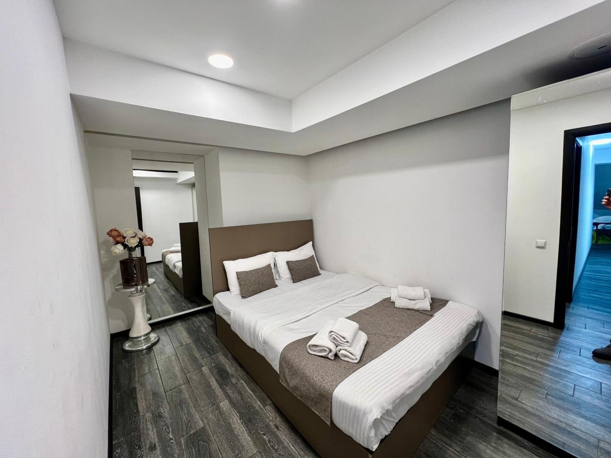 Yvn Tumanyan Apart-Hotel Jerevan Buitenkant foto