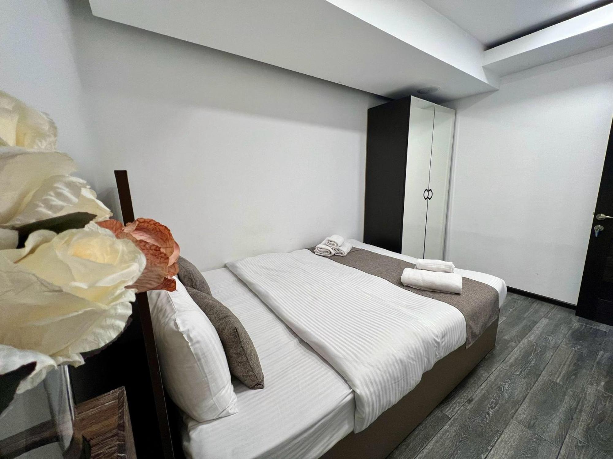 Yvn Tumanyan Apart-Hotel Jerevan Buitenkant foto