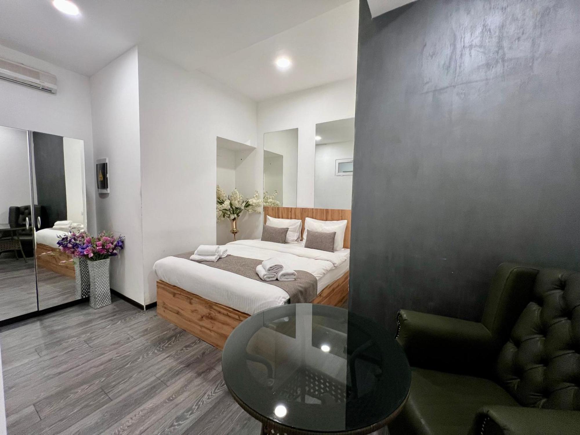 Yvn Tumanyan Apart-Hotel Jerevan Buitenkant foto