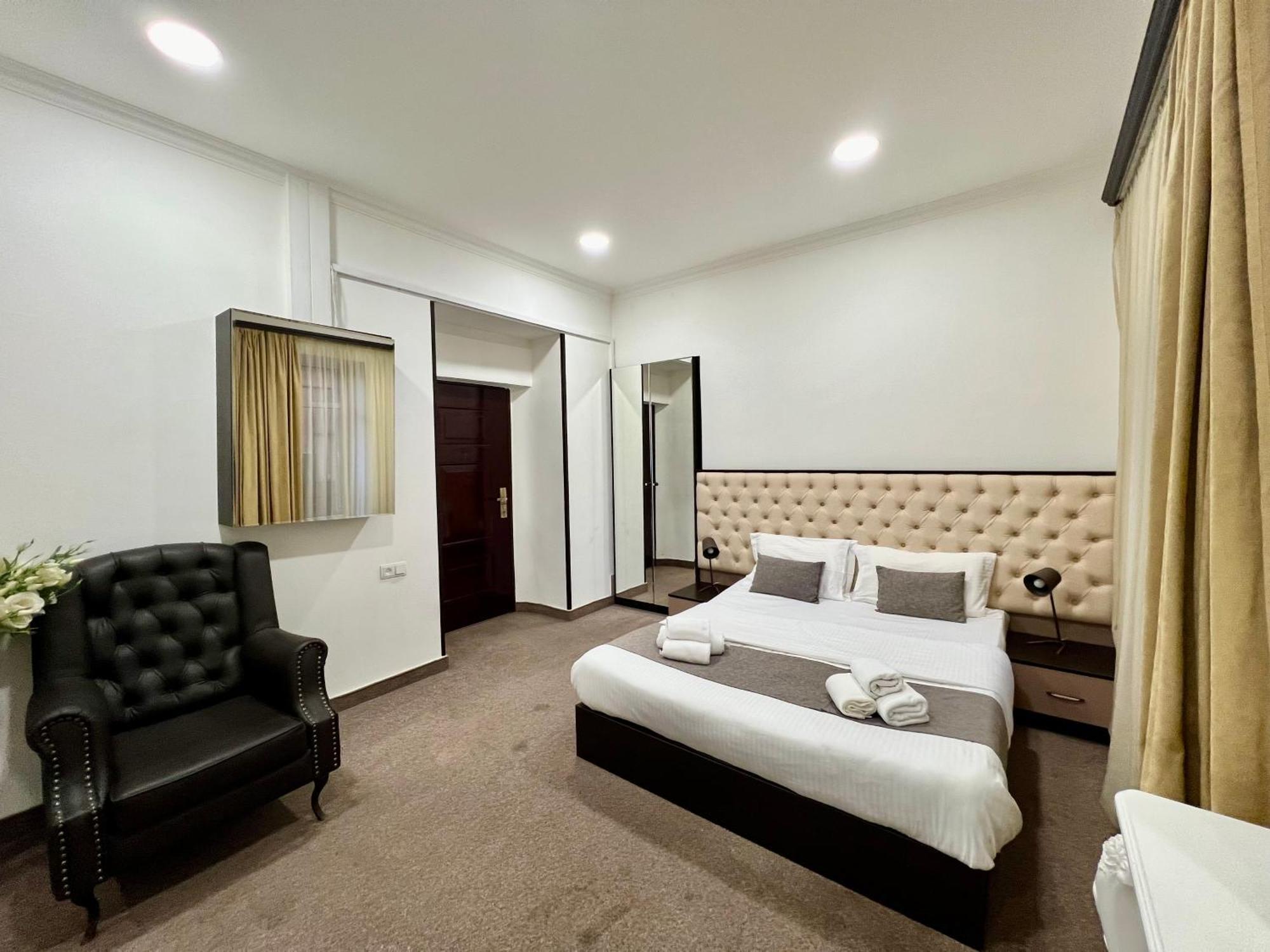 Yvn Tumanyan Apart-Hotel Jerevan Buitenkant foto