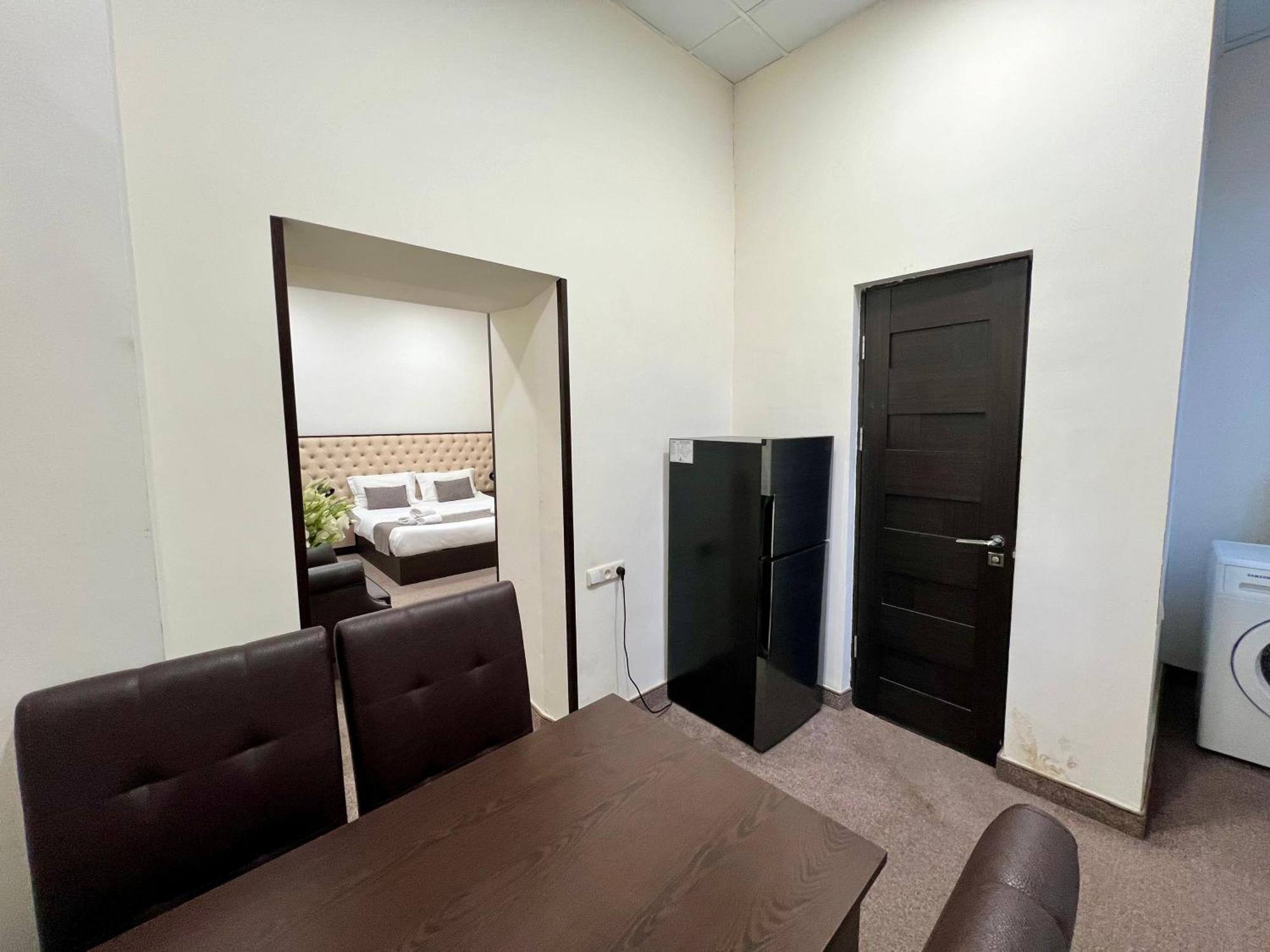 Yvn Tumanyan Apart-Hotel Jerevan Buitenkant foto