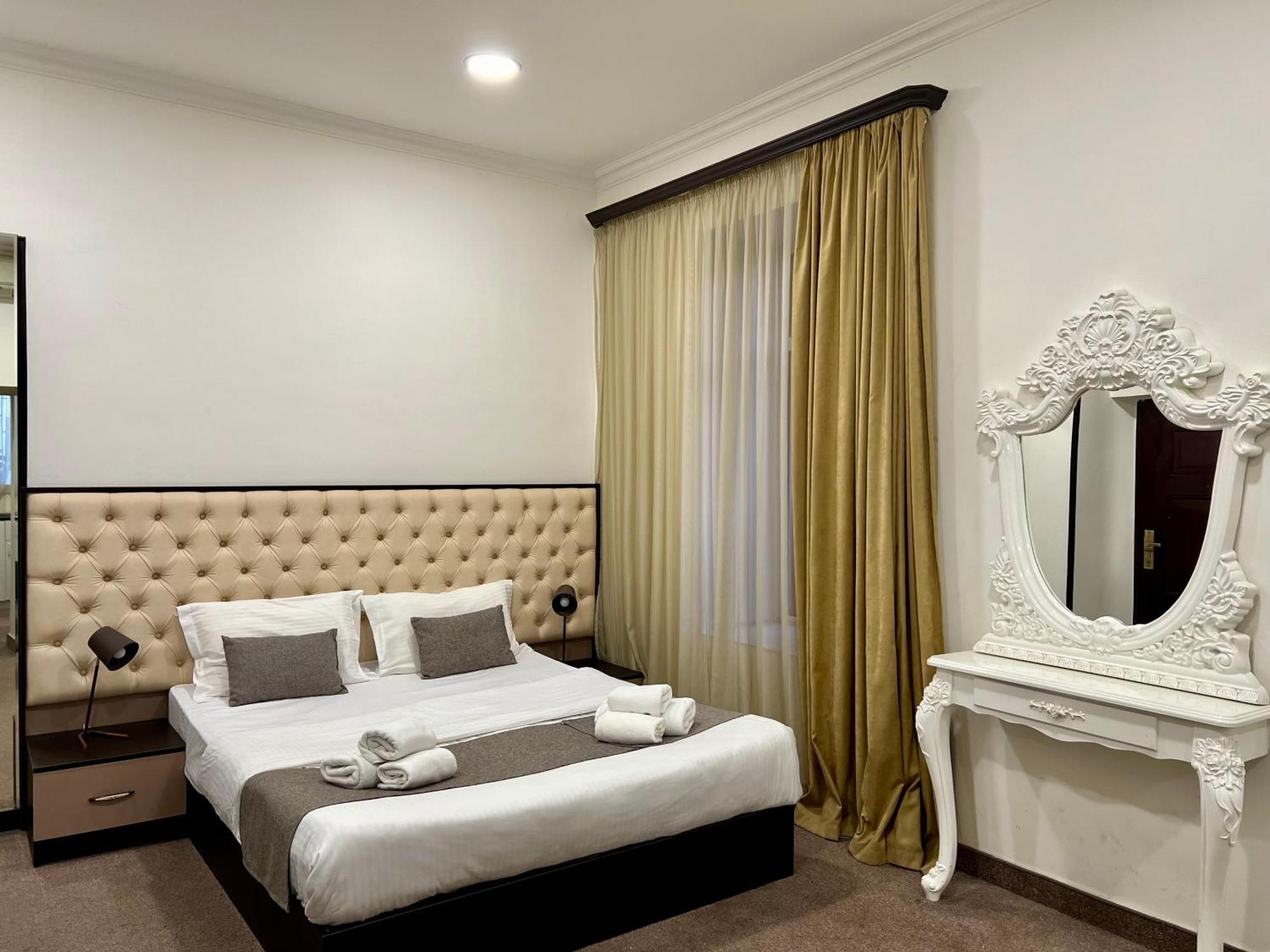 Yvn Tumanyan Apart-Hotel Jerevan Buitenkant foto